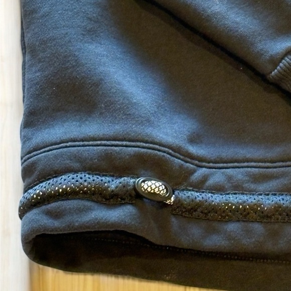 Under Armour UA Sweater Womens Black Crewneck Sweatshirt Pullover Gym SM EUC - Picture 11 of 15